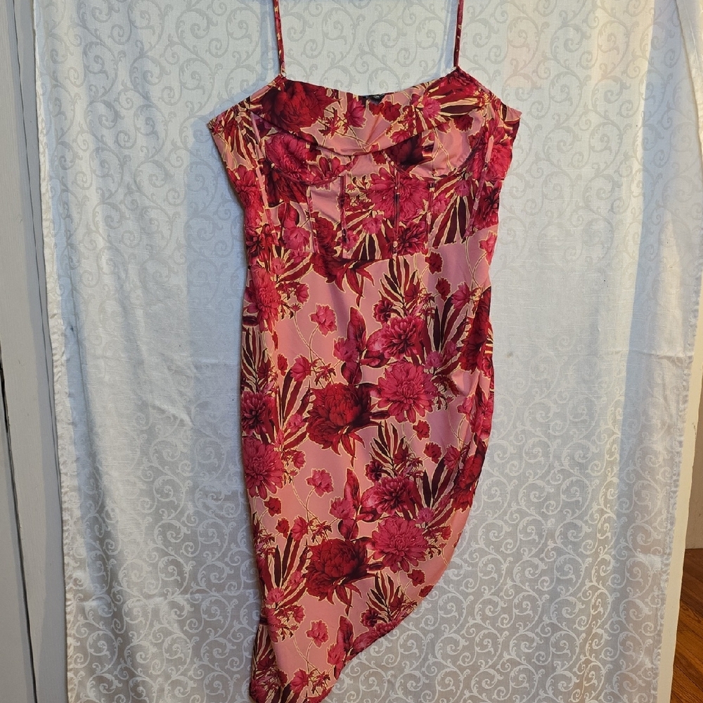 PrettyLittleThing Red and Pink Asymmetrical Dress